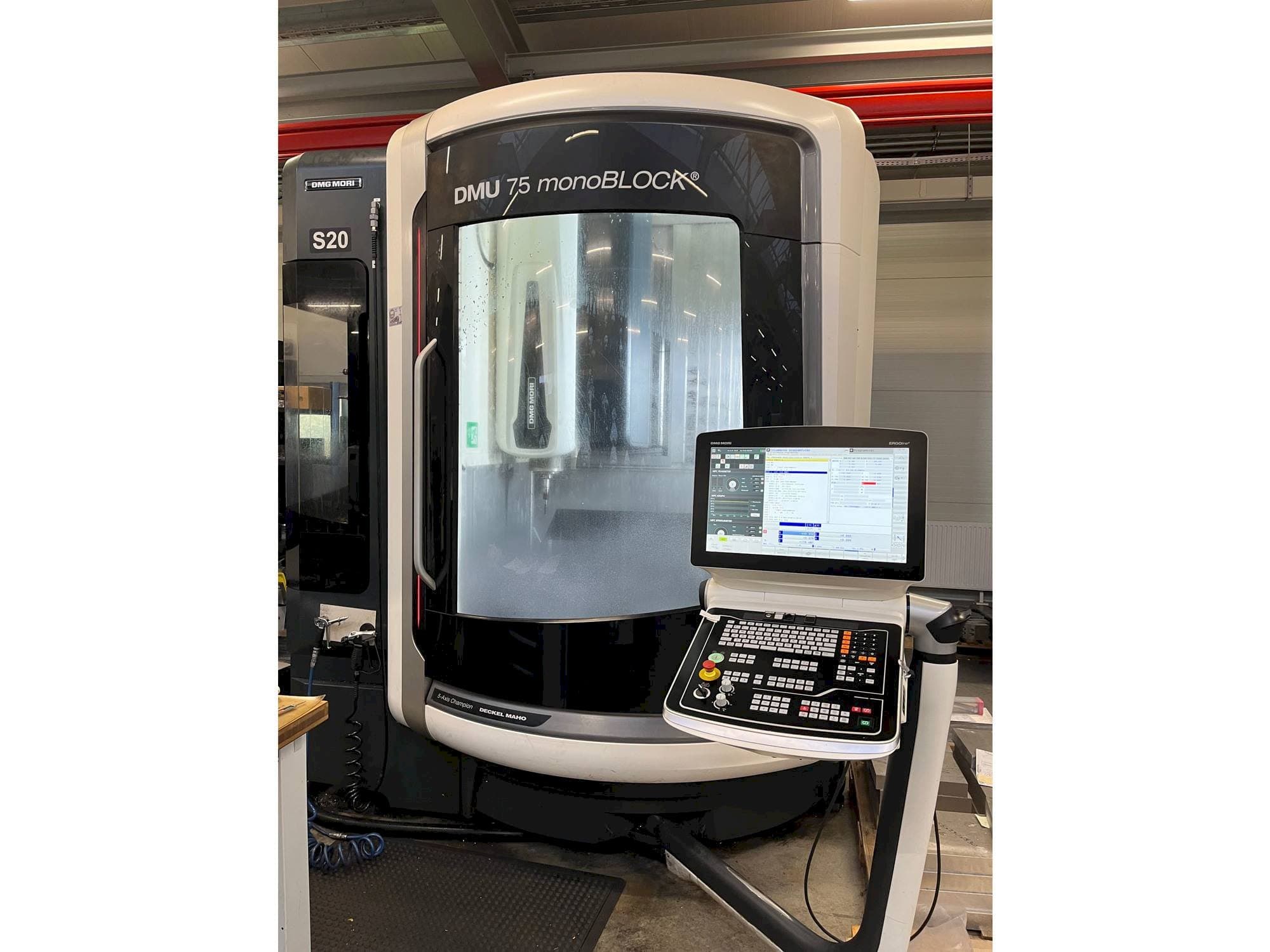 Makine DMG MORI DMU 75 monoBLOCK - Önden görünüm