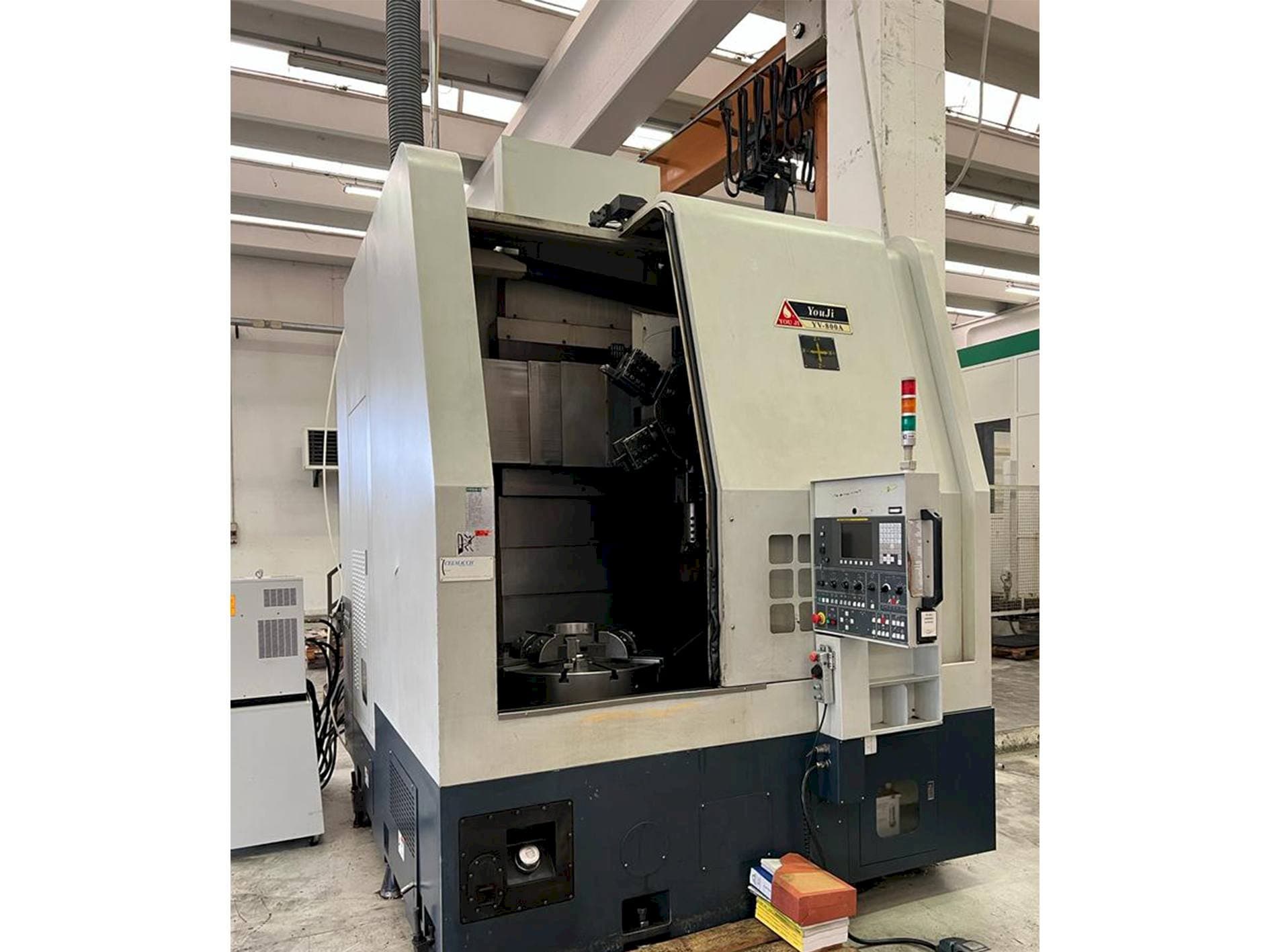 Makine YOU JI YV-800A - Önden görünüm