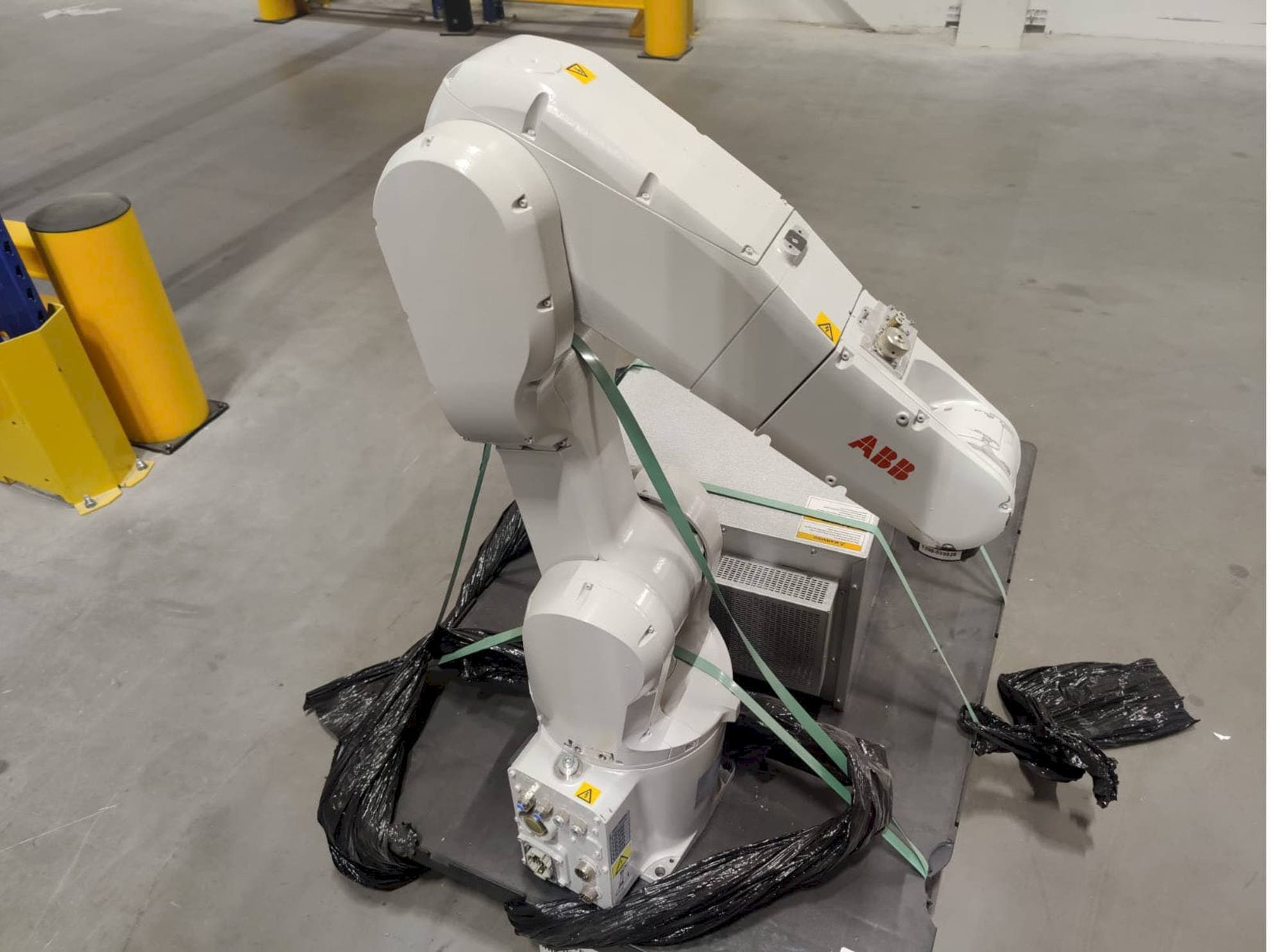 Makine ABB IRB1200 M2004 - Önden görünüm