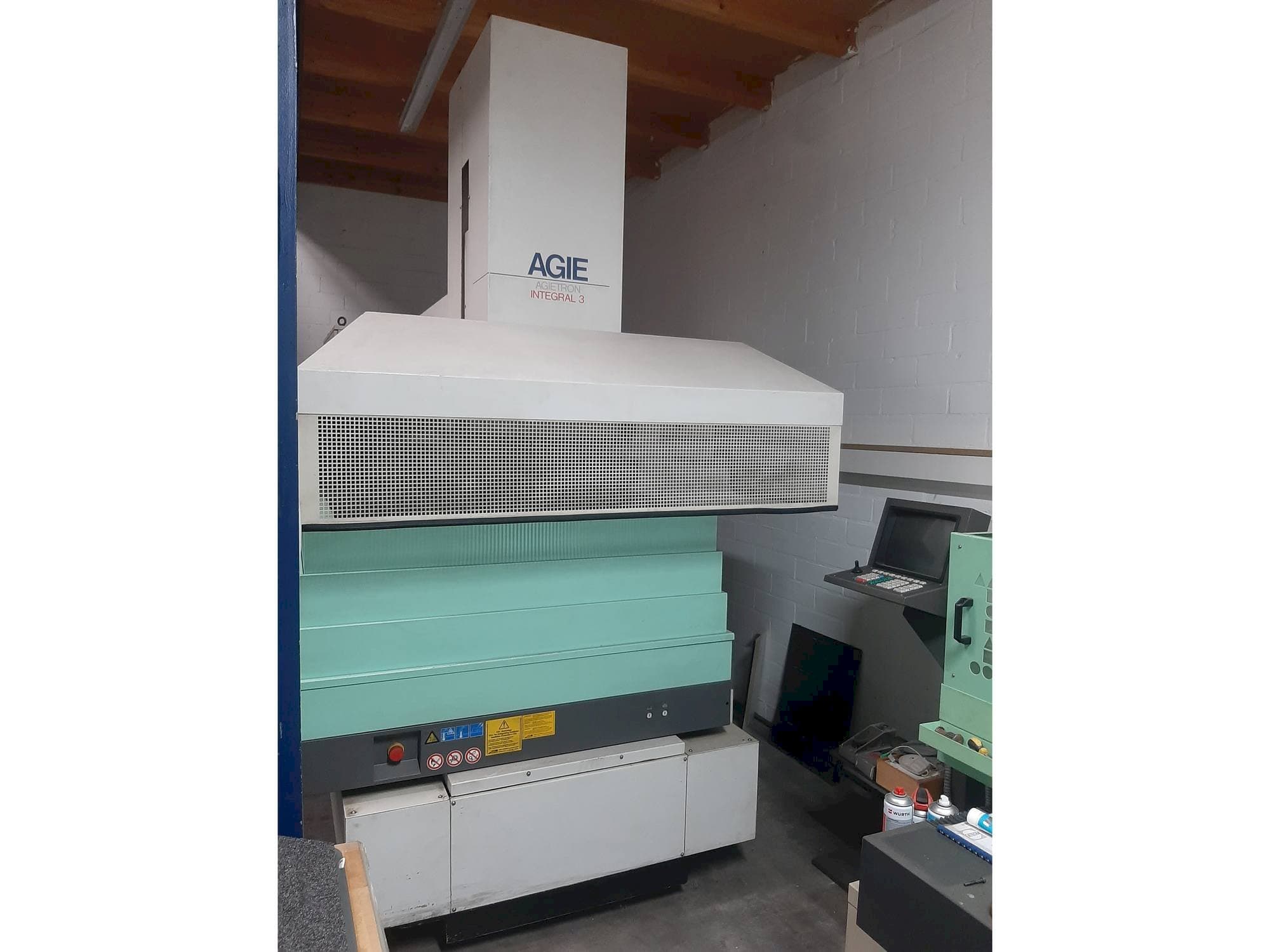 Makine AGIE Agietron Integral 3 - Önden görünüm