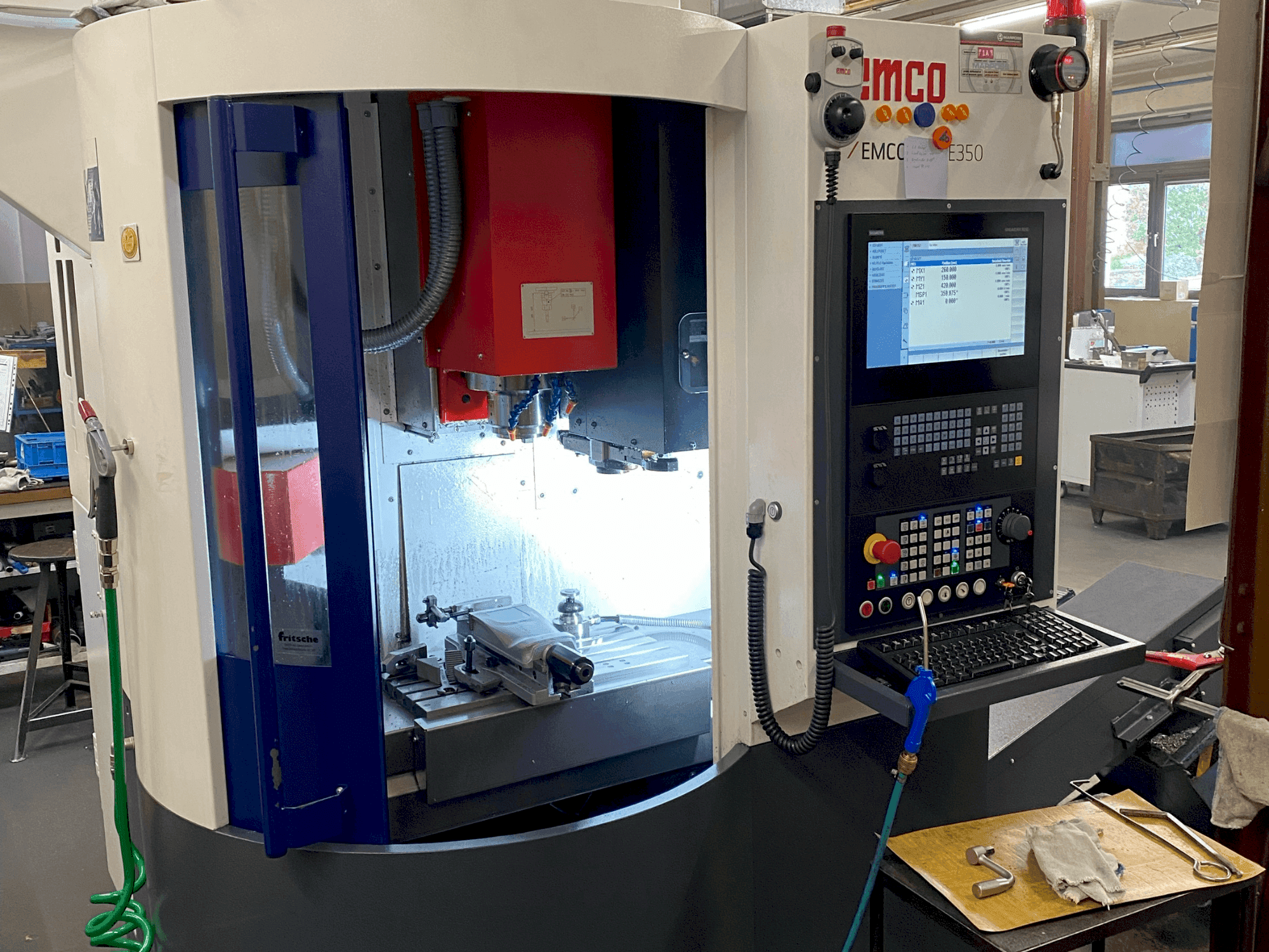 Makine EMCO Emcomill E350 - Önden görünüm