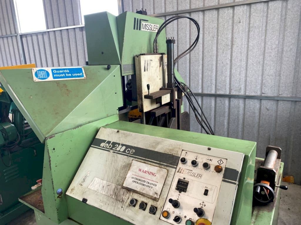 Makine Missler Compucut DEB 280CE - Önden görünüm