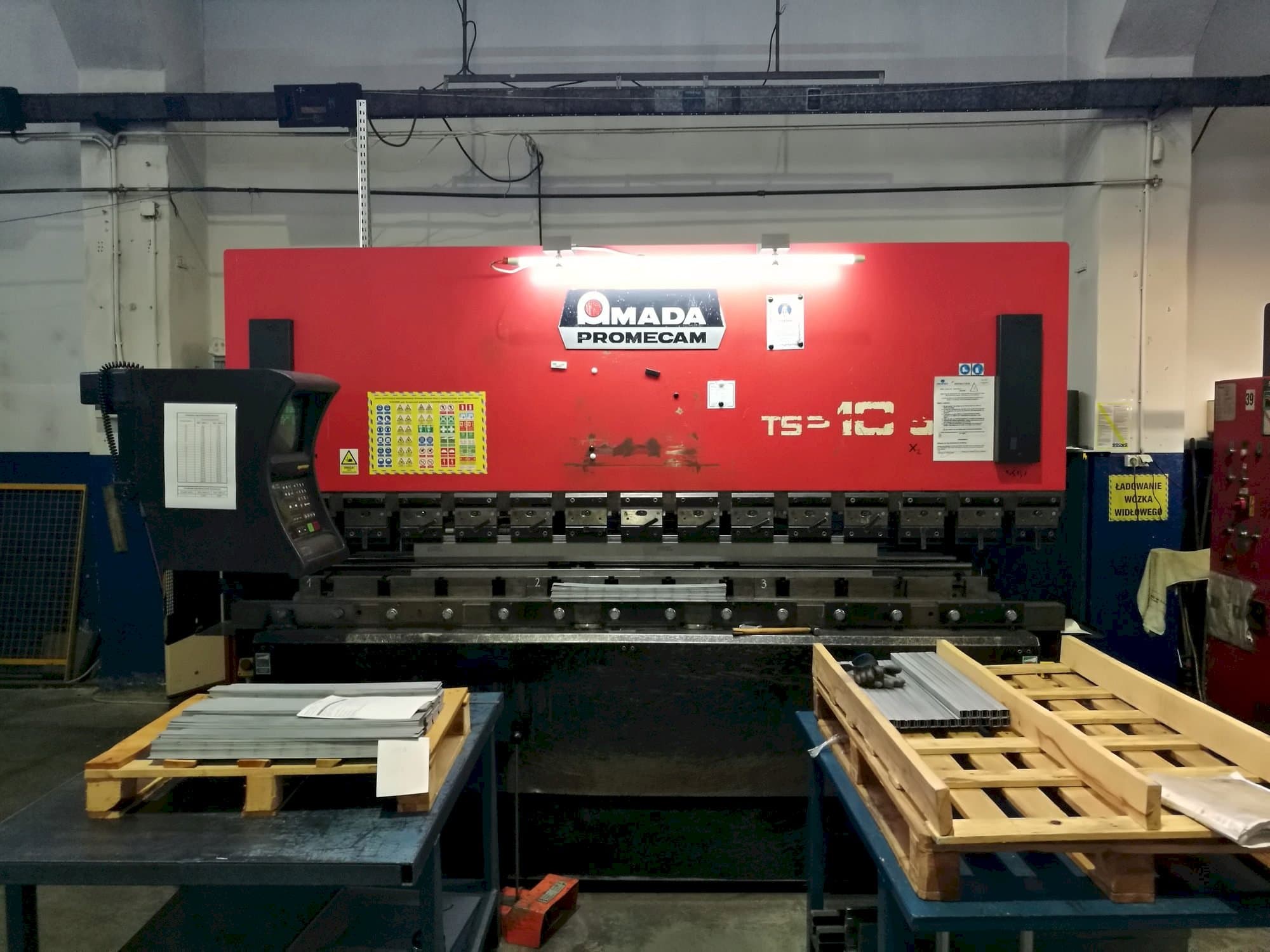 Makine AMADA ITS2 - Önden görünüm