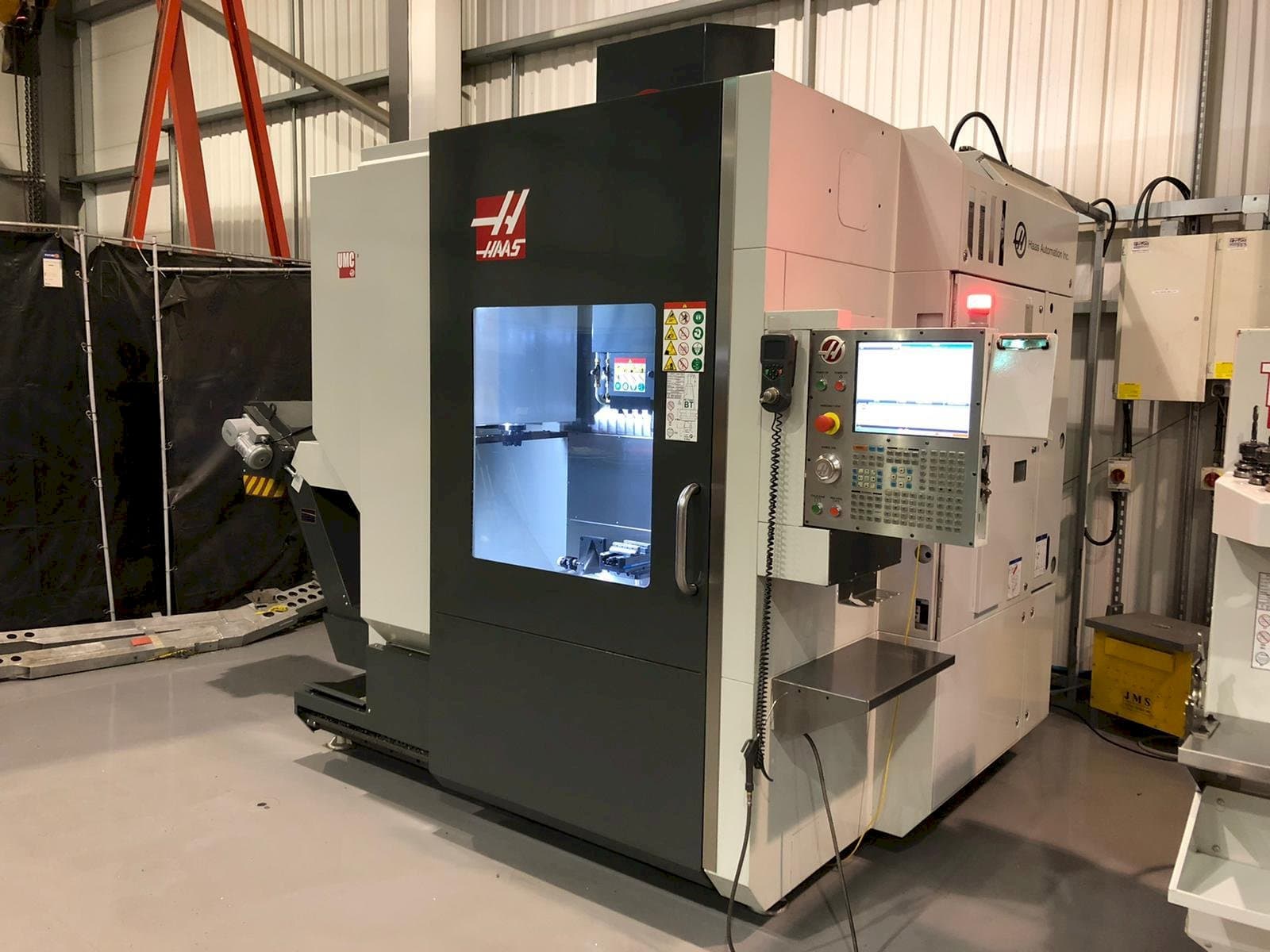Makine HAAS UMC - 750 - Önden görünüm