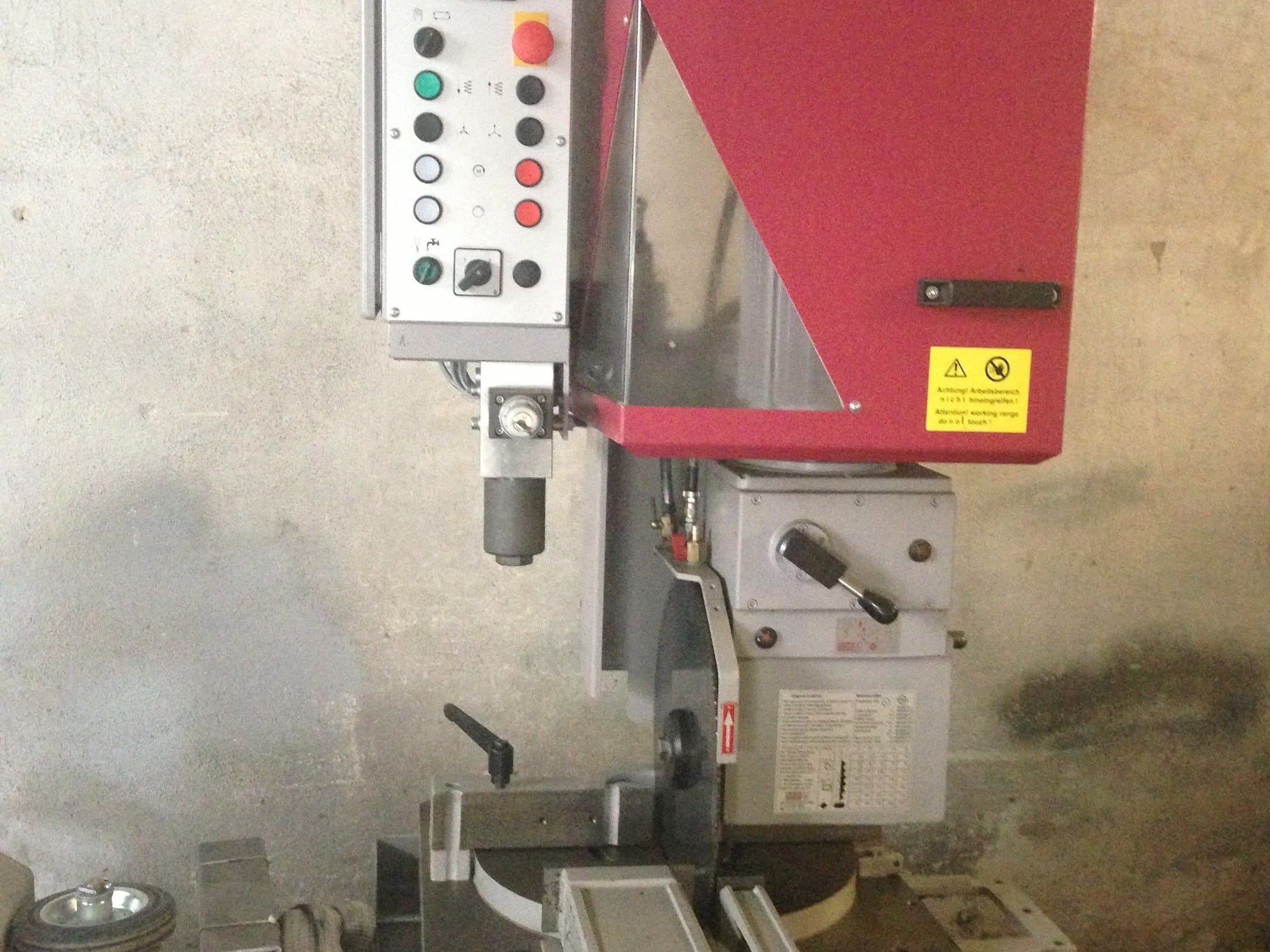 Makine Behringer VMS 400 H - Önden görünüm