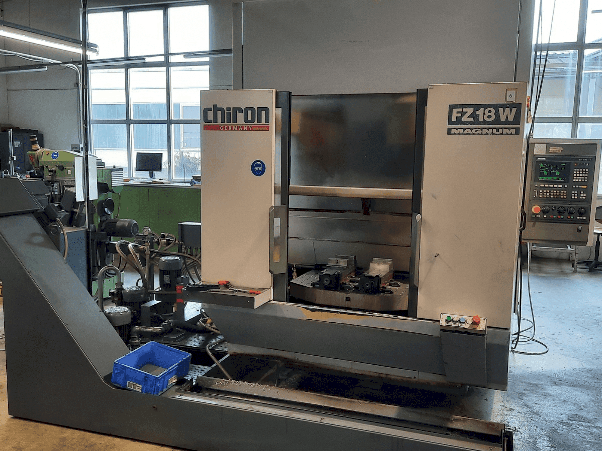 Makine  CHIRON FZ 18 W - Önden görünüm