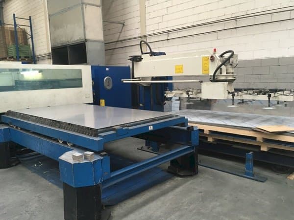 Makine Trumpf Trumatic L3050 - Önden görünüm