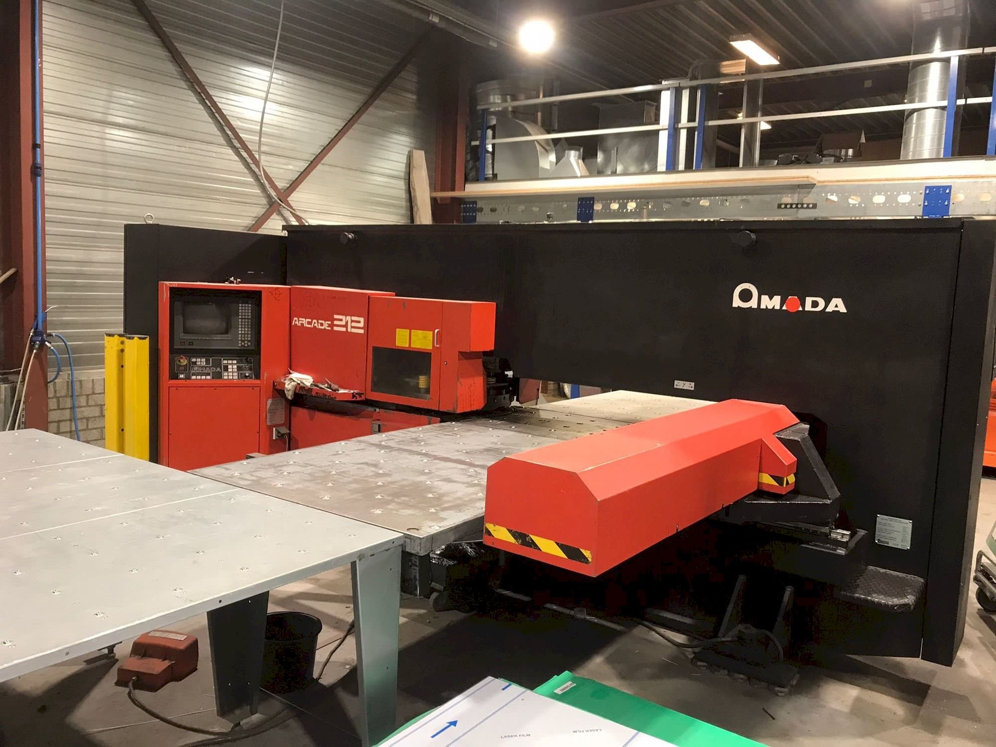 Makine AMADA Arcade 212 - Önden görünüm