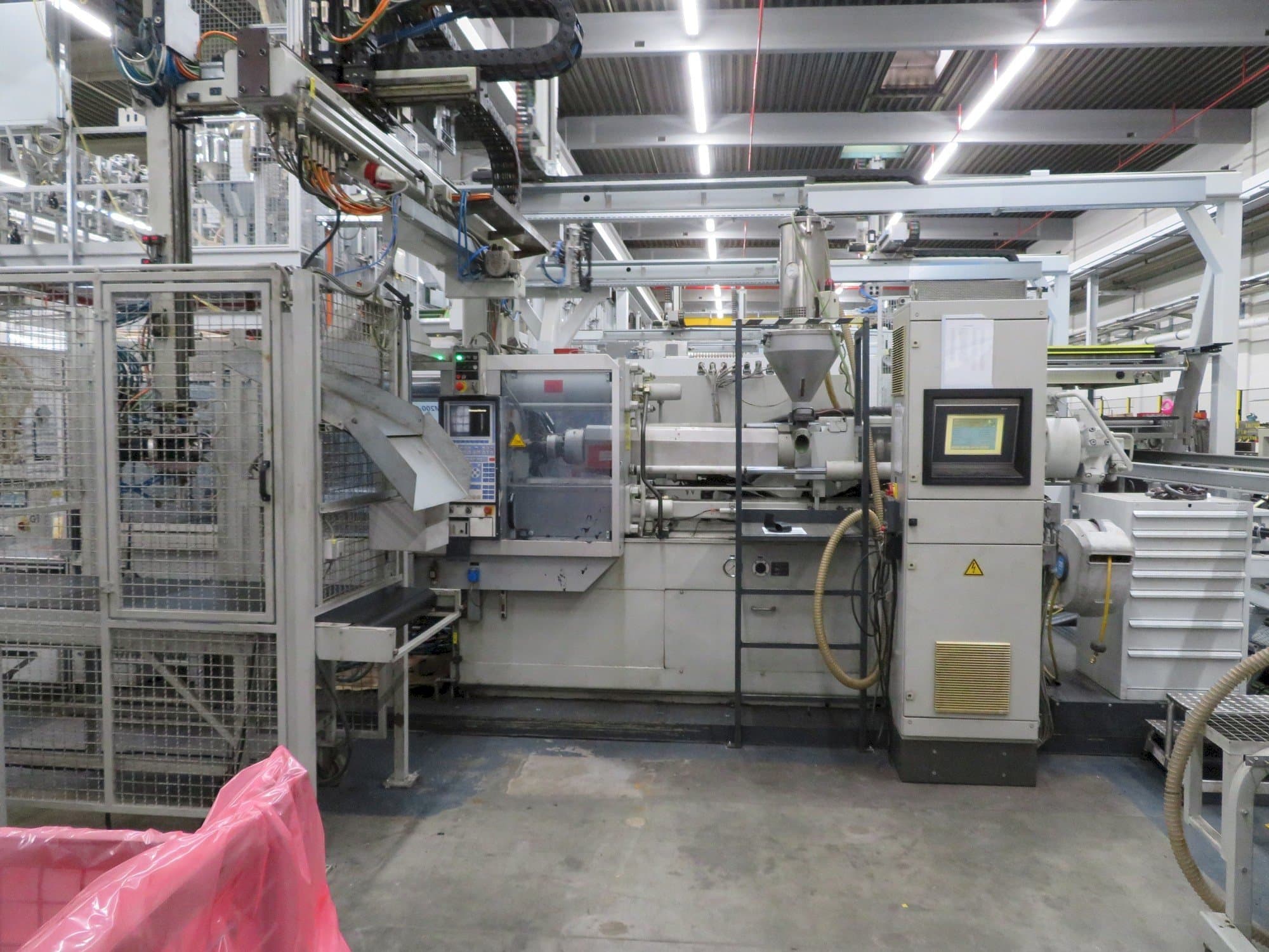 Makine Krauss Maffei 200-1400 C2 - Önden görünüm