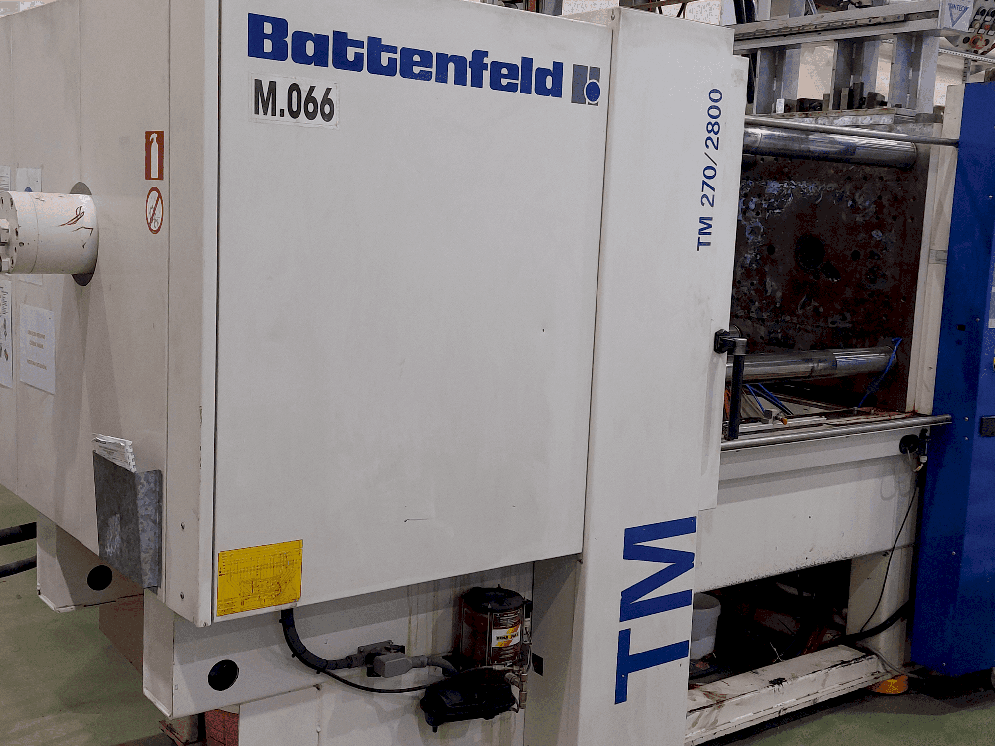 Makine  Battenfeld TM 270 / 2800 - Önden görünüm
