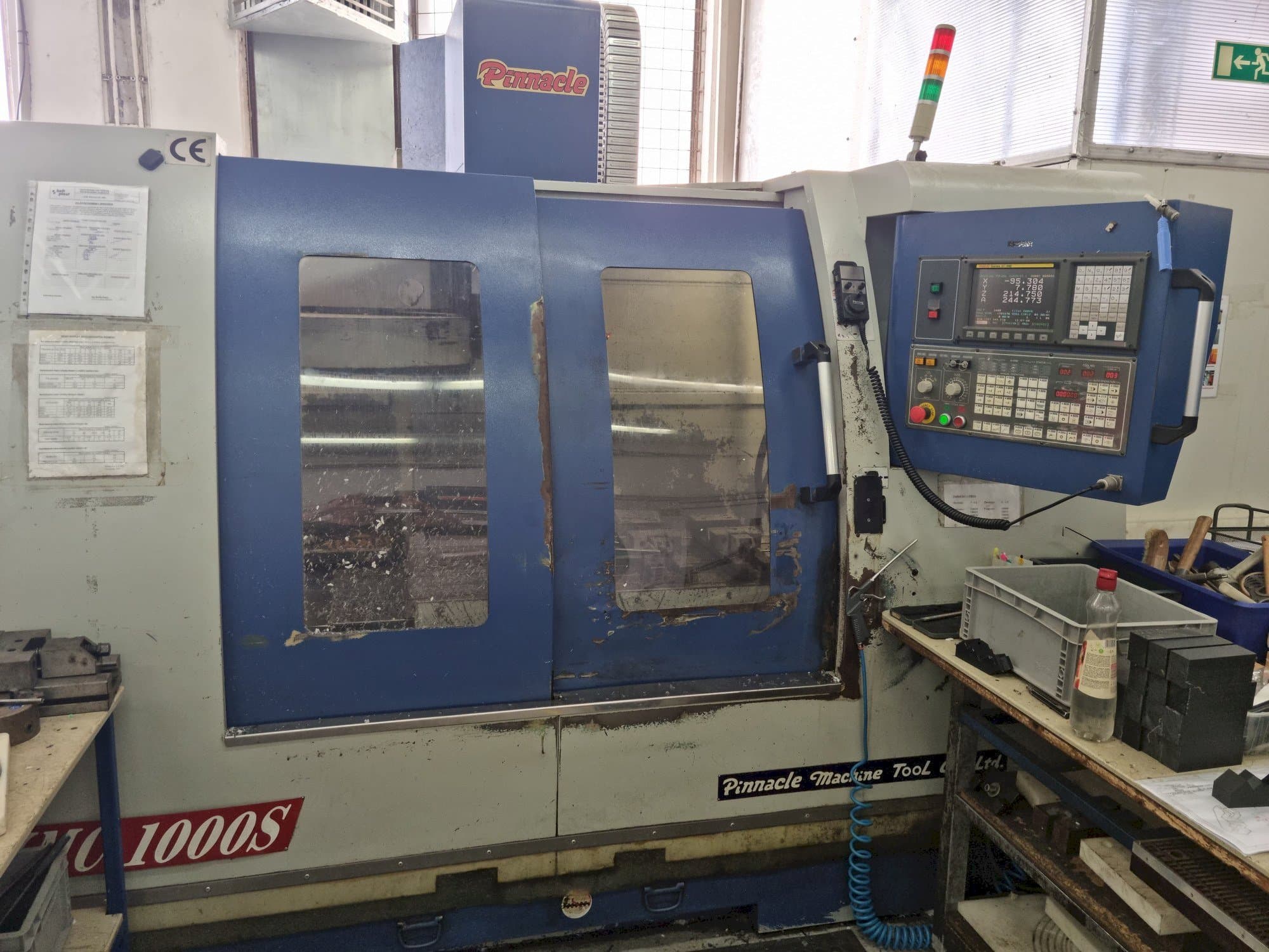 Makine Pinnacle VMC1000S - Önden görünüm