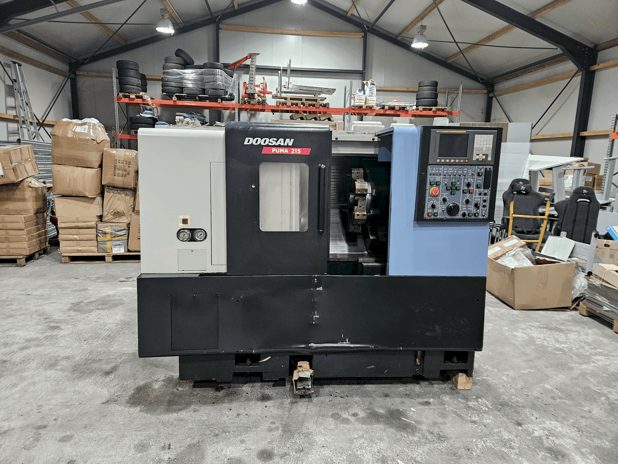 Makine  DOOSAN PUMA 215 - Önden görünüm