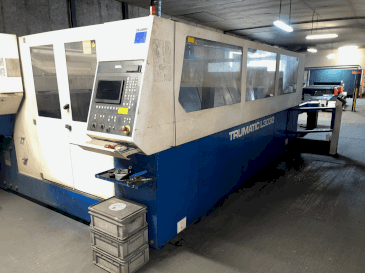 Makine TRUMPF TRUMATIC L3030 - Önden görünüm