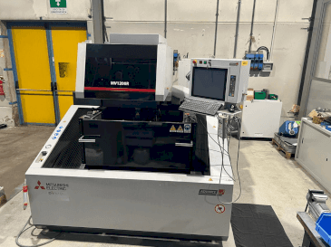 Makine Mitsubishi MV1200R - Önden görünüm