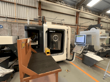 Makine DMG MORI DMU 50 - Önden görünüm