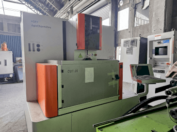 Makine AgieCharmilles CUT 20 - Önden görünüm