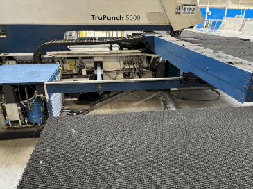 Makine TRUMPF TRUPUNCH 5000 S10 - Önden görünüm