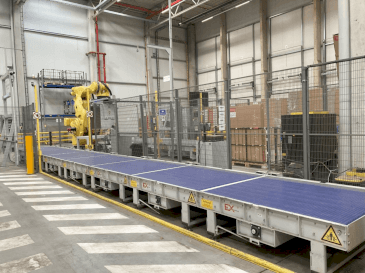 Makine FANUC M-2000iA/1700L - Önden görünüm