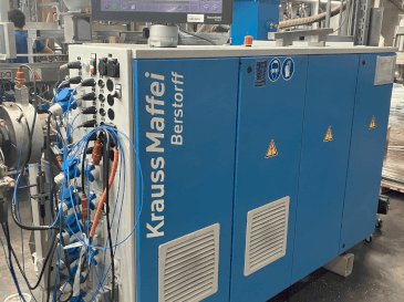 Makine Krauss Maffei KME 45 XS - Önden görünüm