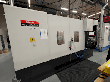 Makine Mazak VTC-300C - Önden görünüm