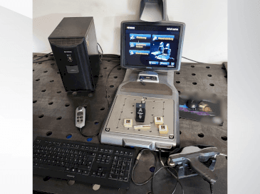 Makine KEYENCE XM-1000 - Önden görünüm