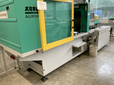 Makine Arburg Allrounder 520S-1600-400 - Önden görünüm