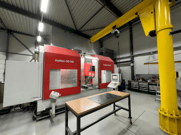 Makine Matec 30-HV - Önden görünüm