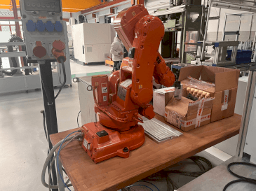 Makine  ABB IRB 140 M2000 - Önden görünüm