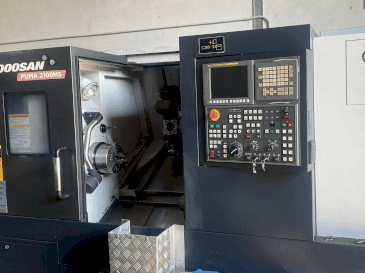 Makine DOOSAN PUMA 2100MS - Önden görünüm