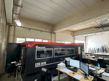 Makine AMADA LCG-3015 - Önden görünüm