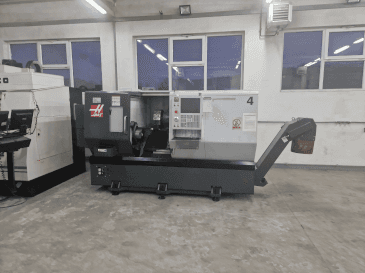 Makine  HAAS ST-30Y - Önden görünüm