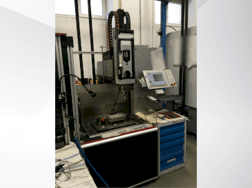 Makine Exeron EDM 310 MF20 - Önden görünüm