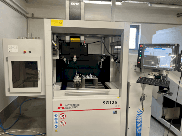 Makine Mitsubishi SG12S - Önden görünüm