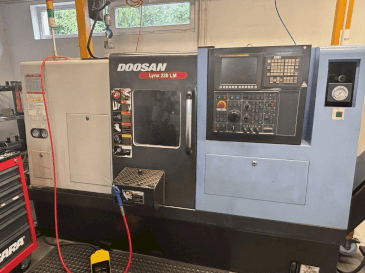Makine DOOSAN LYNX 200 LM - Önden görünüm