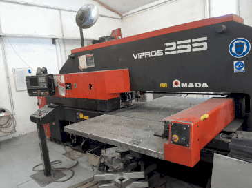 Makine AMADA Vipros 255 - Önden görünüm