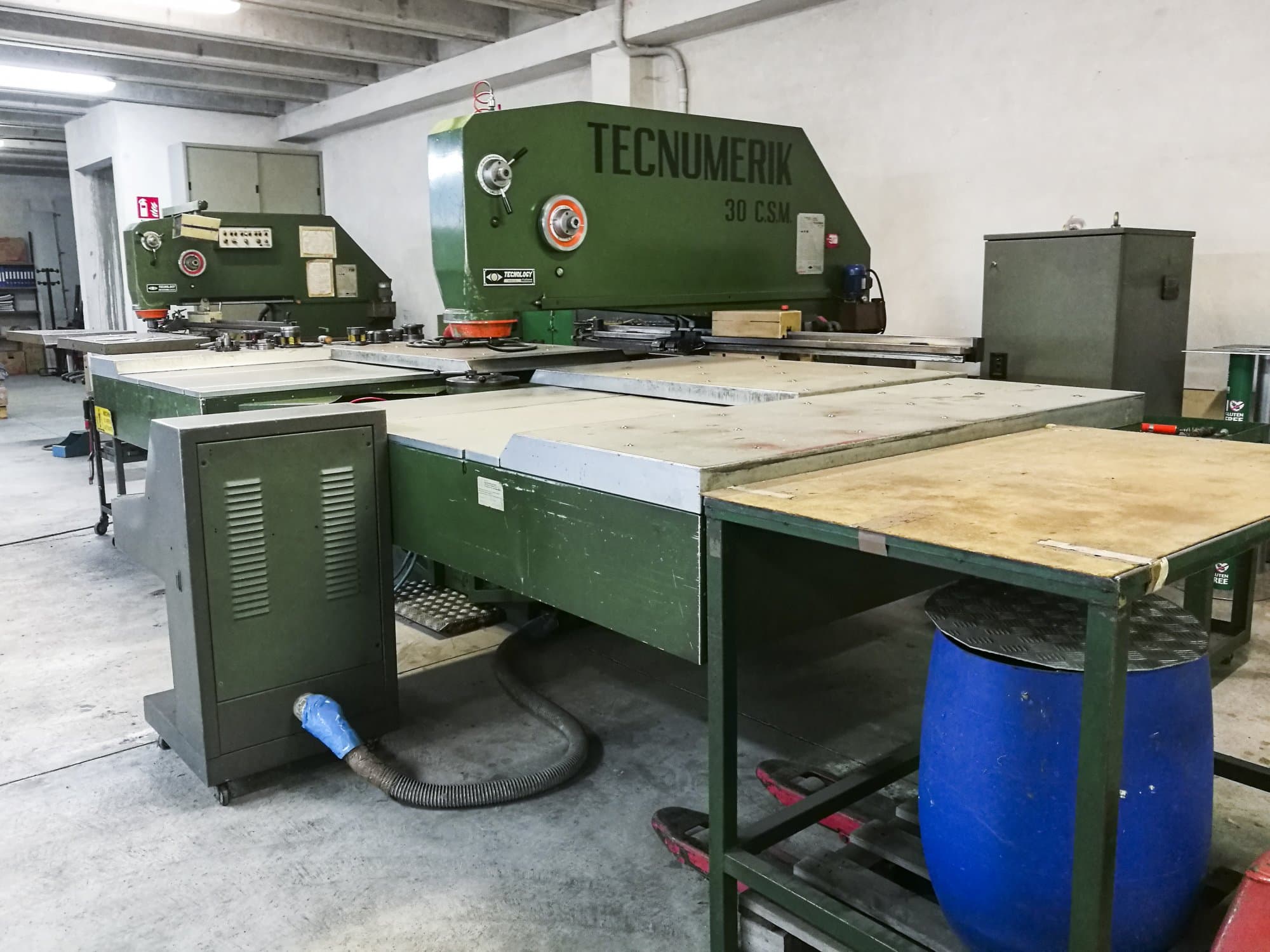 Makine  Tecnology - Sağdan görünüm Tecnumerik 30 C.S.M.