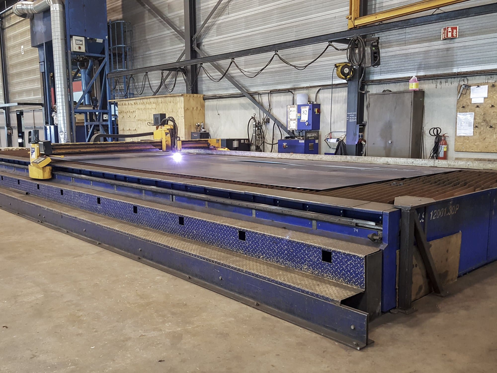 Makine 1 MicroStep - Sağdan görünüm PLS 12001.30 P