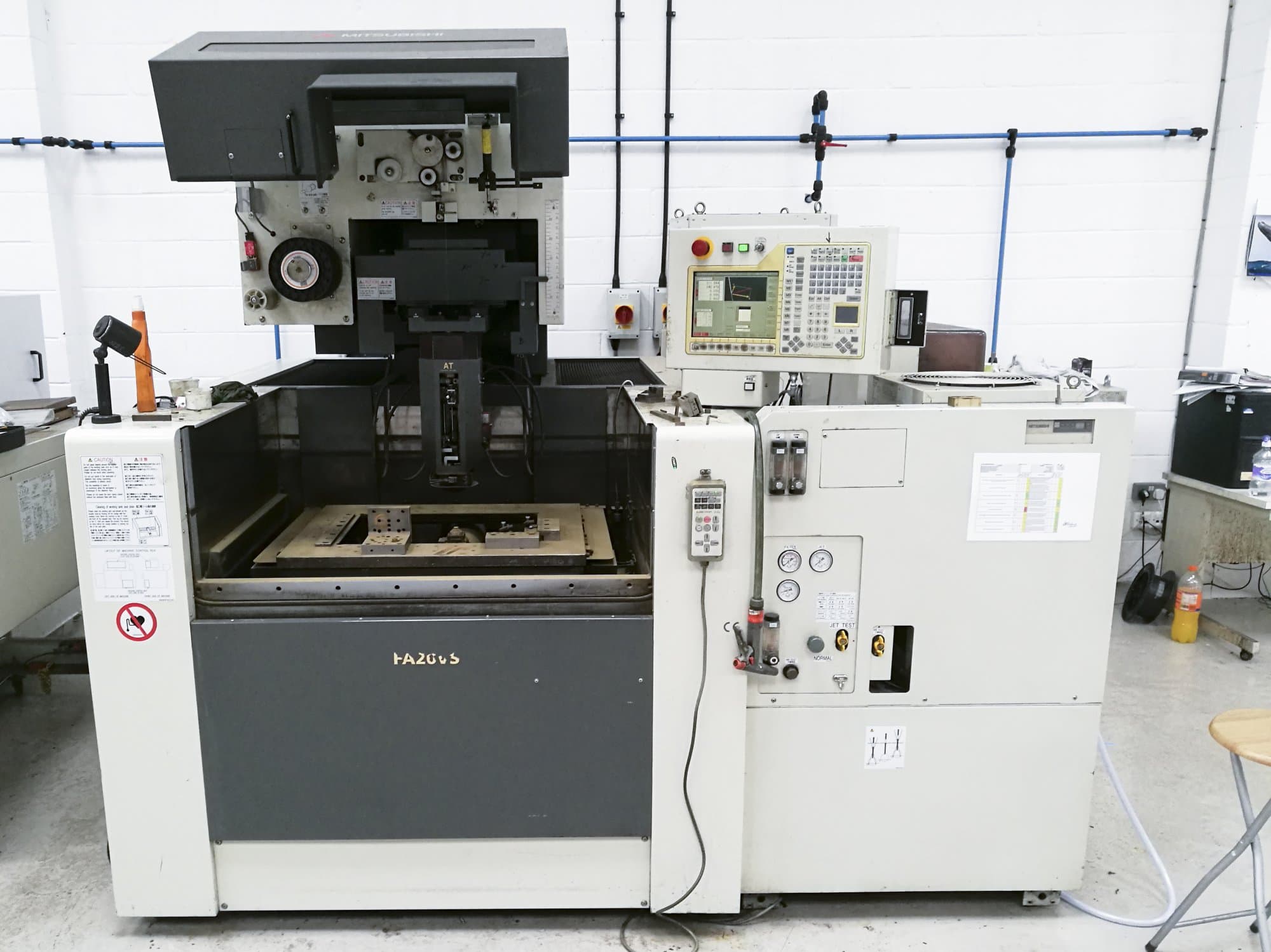 Makine Mitsubishi Electric - Önden görünüm FA20-VS