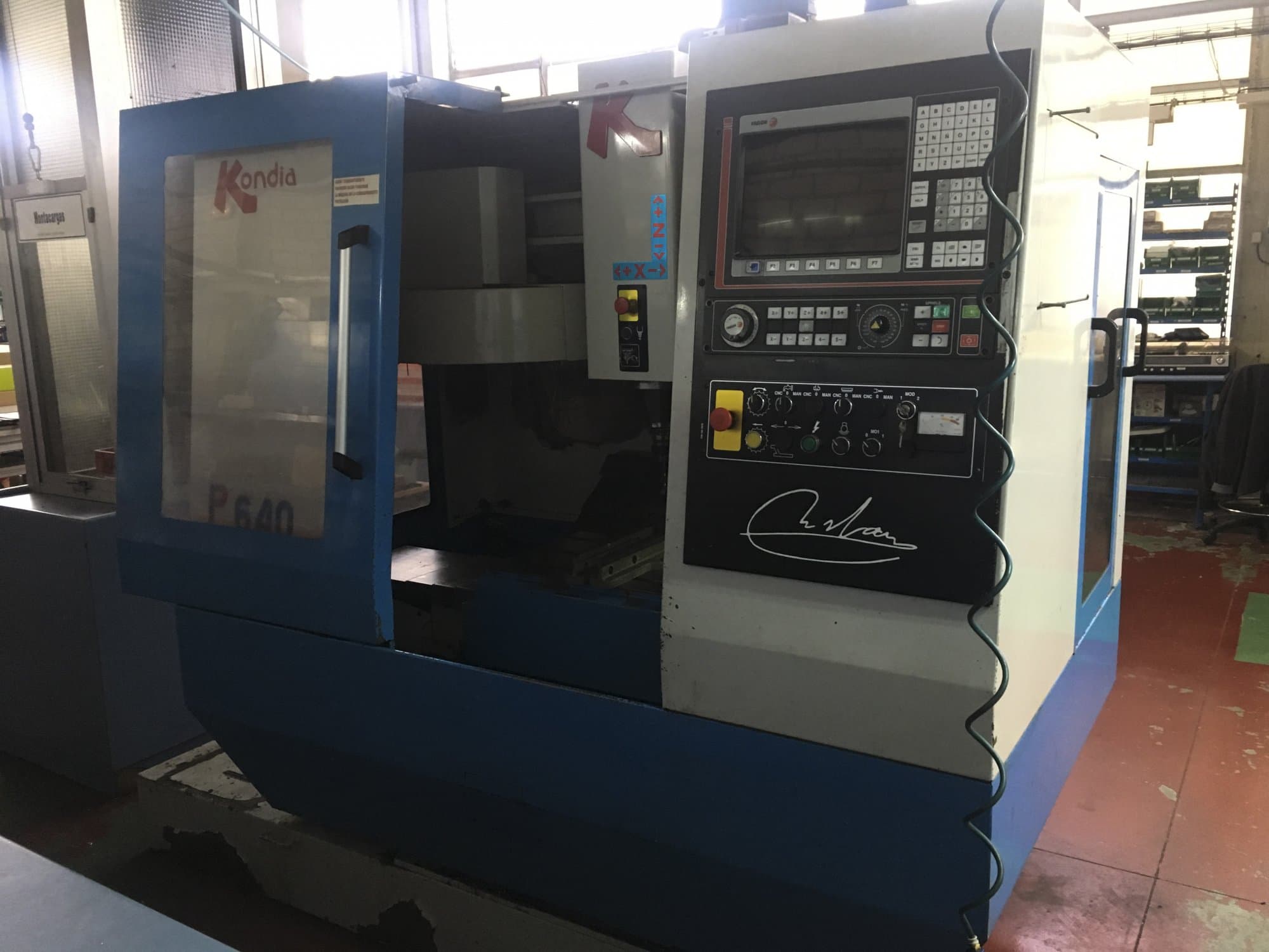 Makine KONDIA - Sağdan görünüm B-640