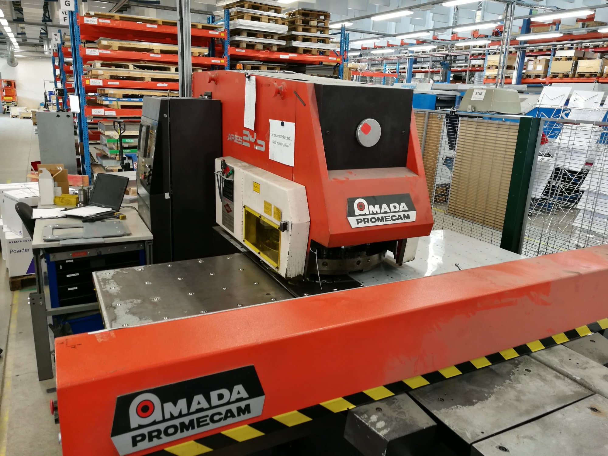 Makine AMADA - Önden görünüm ARIES 245