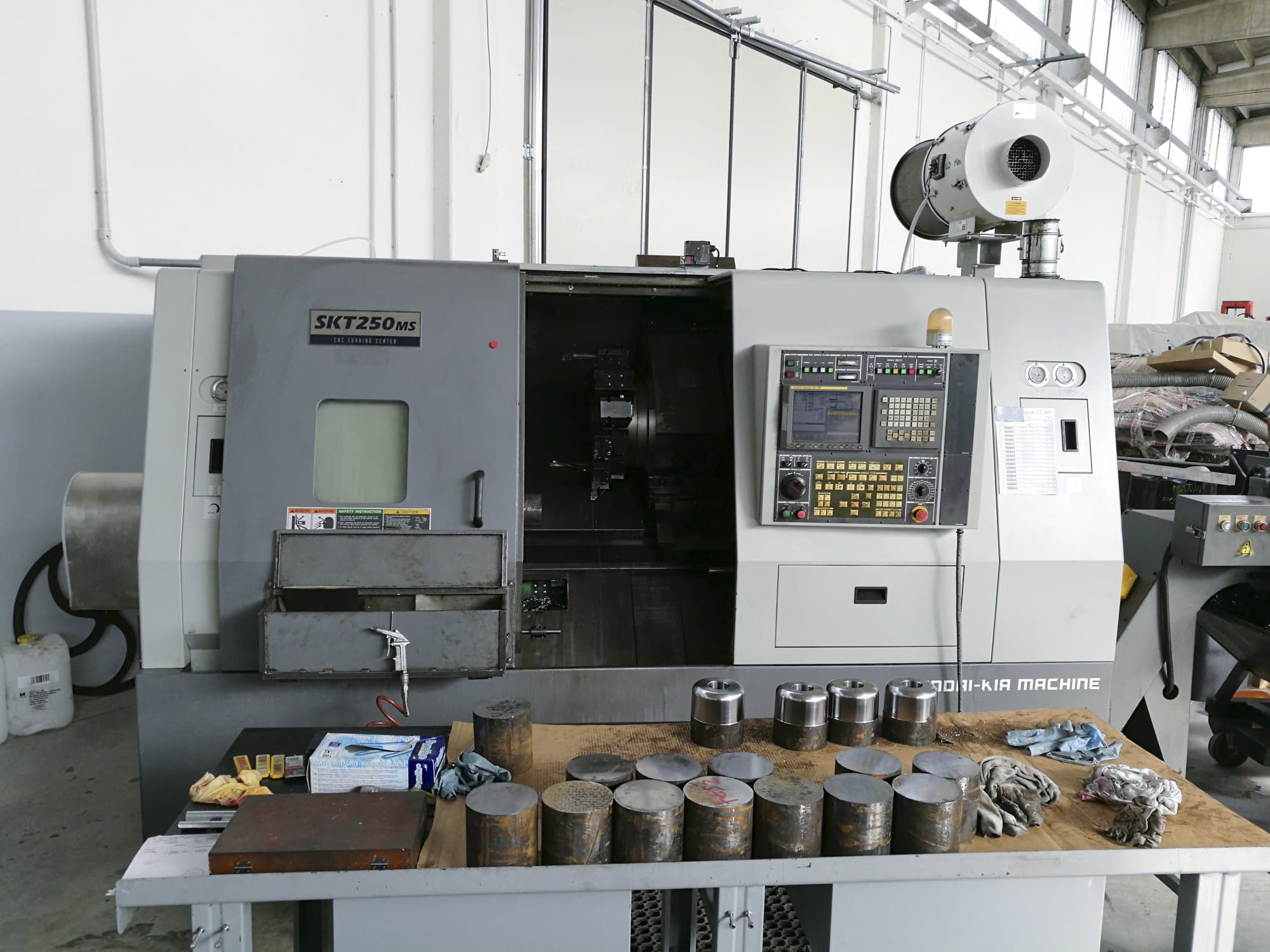 Makine Hyundai Kia - Önden görünüm SKT 250 MS