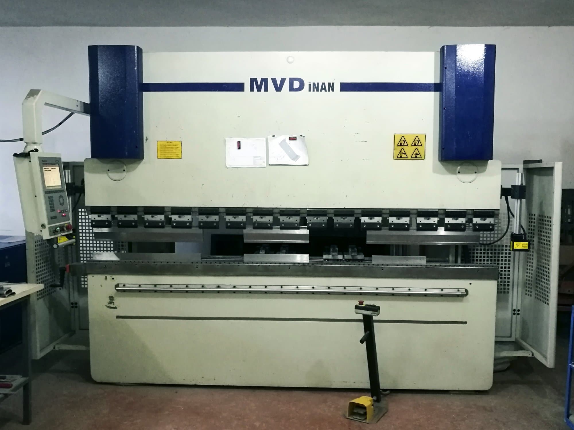 Makine MVD Inan - Önden görünüm CNC 30/120