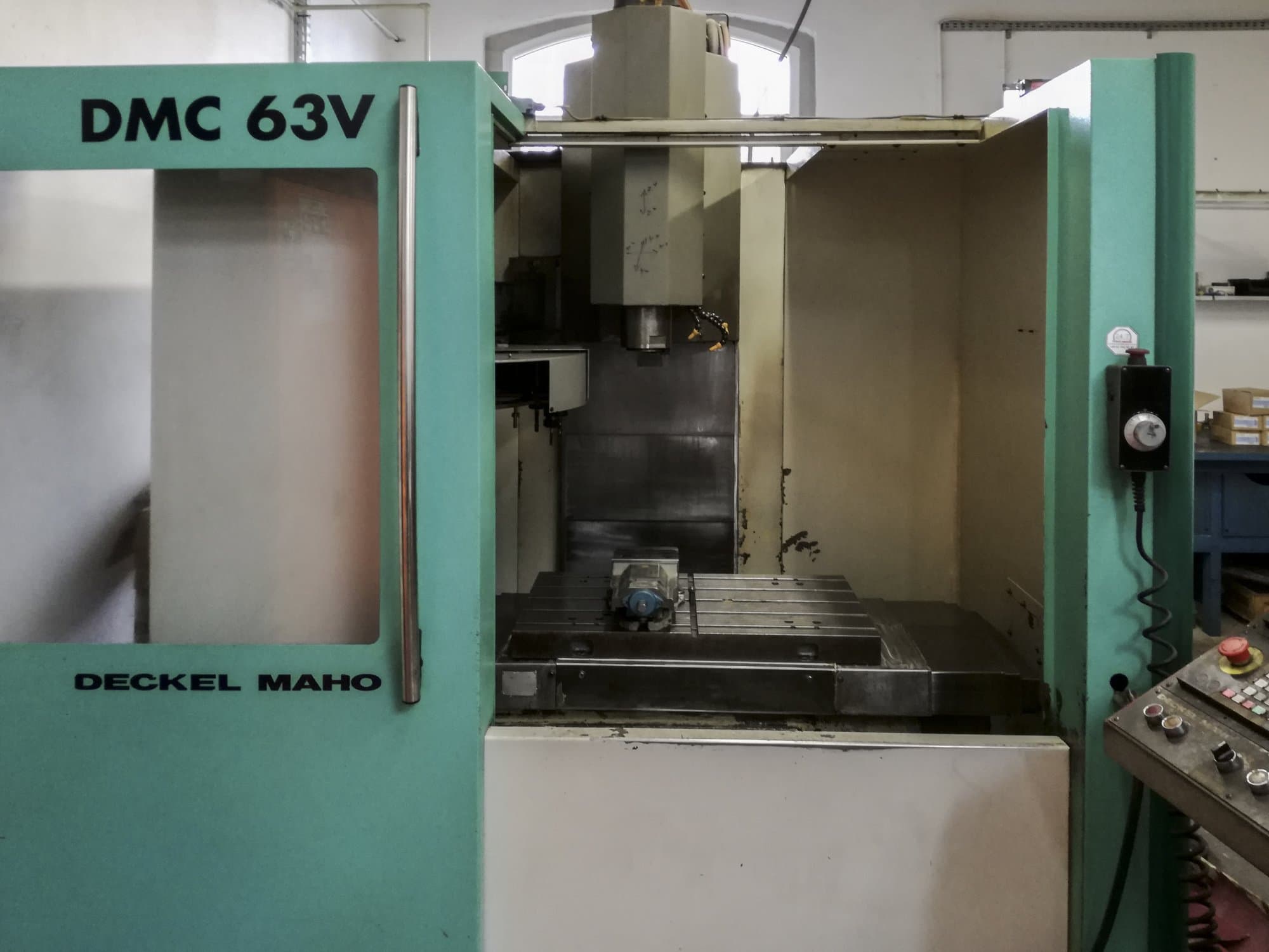 Makine 1 Deckel Maho Gildemeister - Önden görünüm DMC 63 V