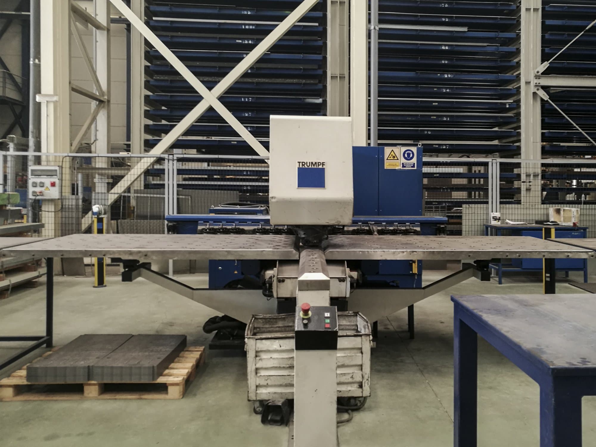 Makine Trumpf - Önden görünüm Trumatic 200