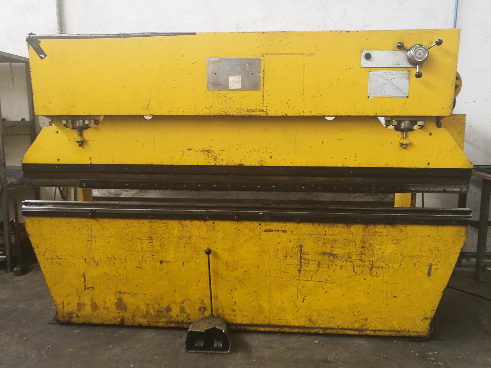 Makine  Ajial - Önden görünüm 75 Tn