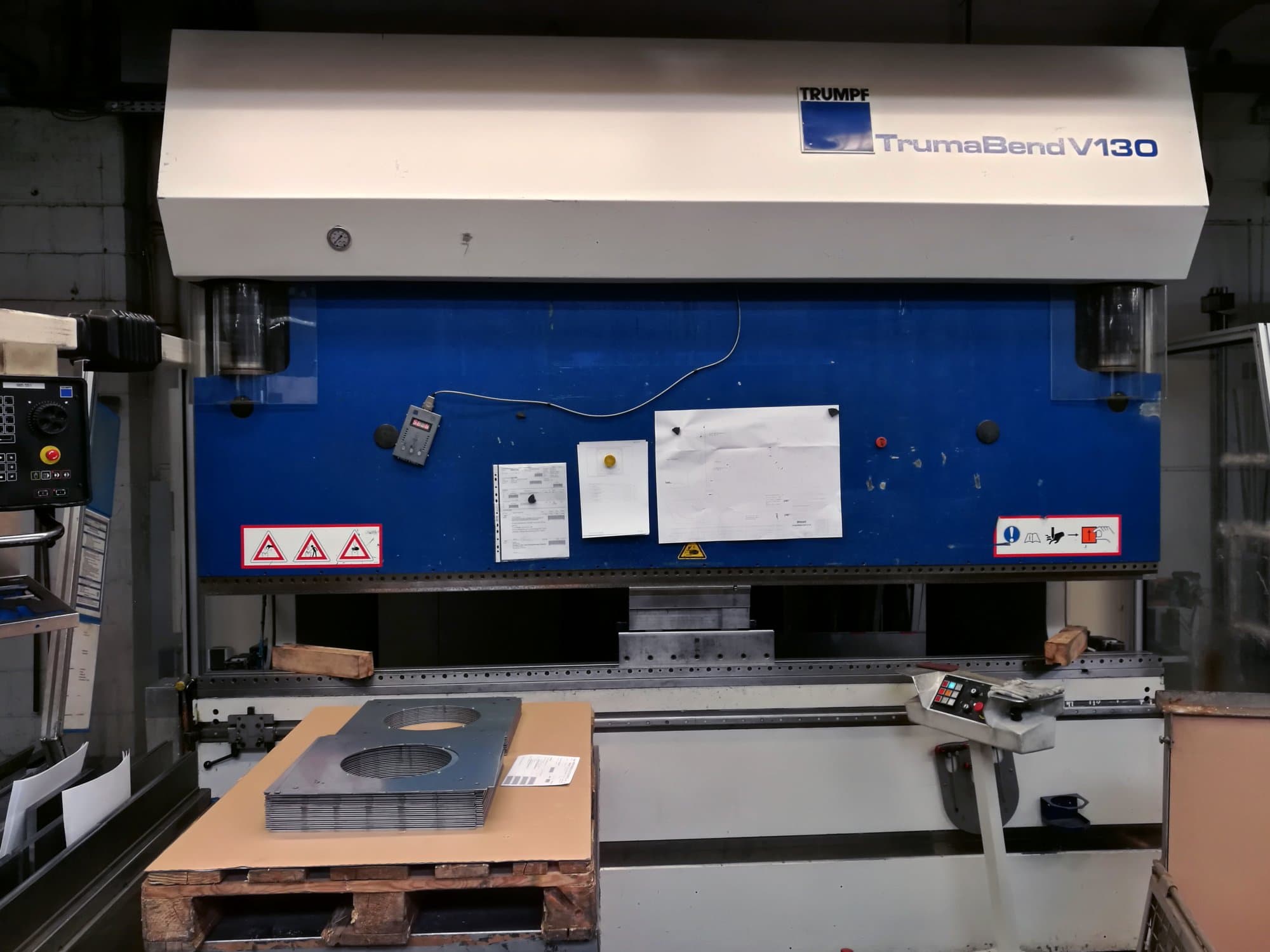 Makine Trumpf - Önden görünüm TrumaBend V130