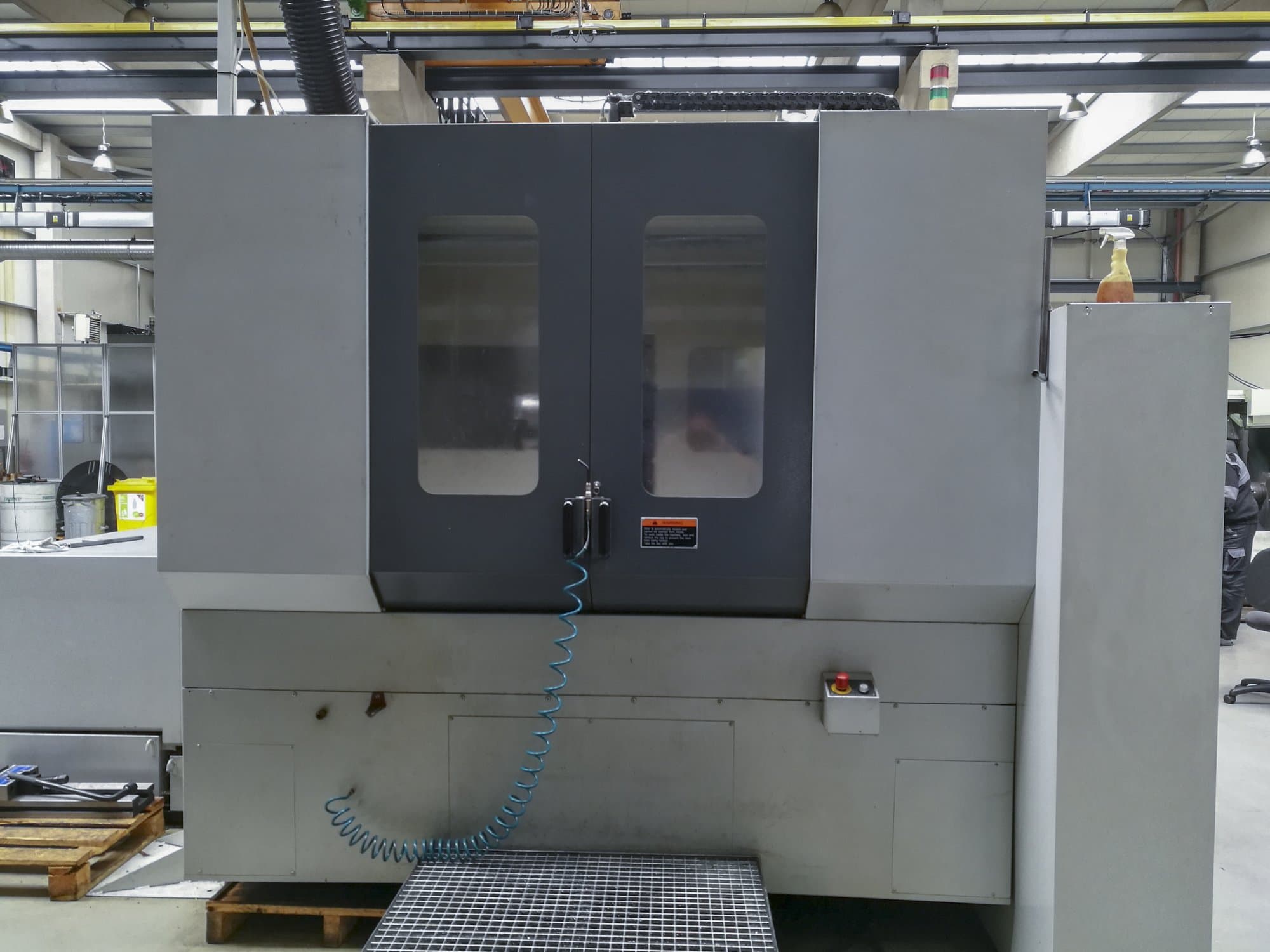 Makine  MORI SEIKI - Önden görünüm MH-633