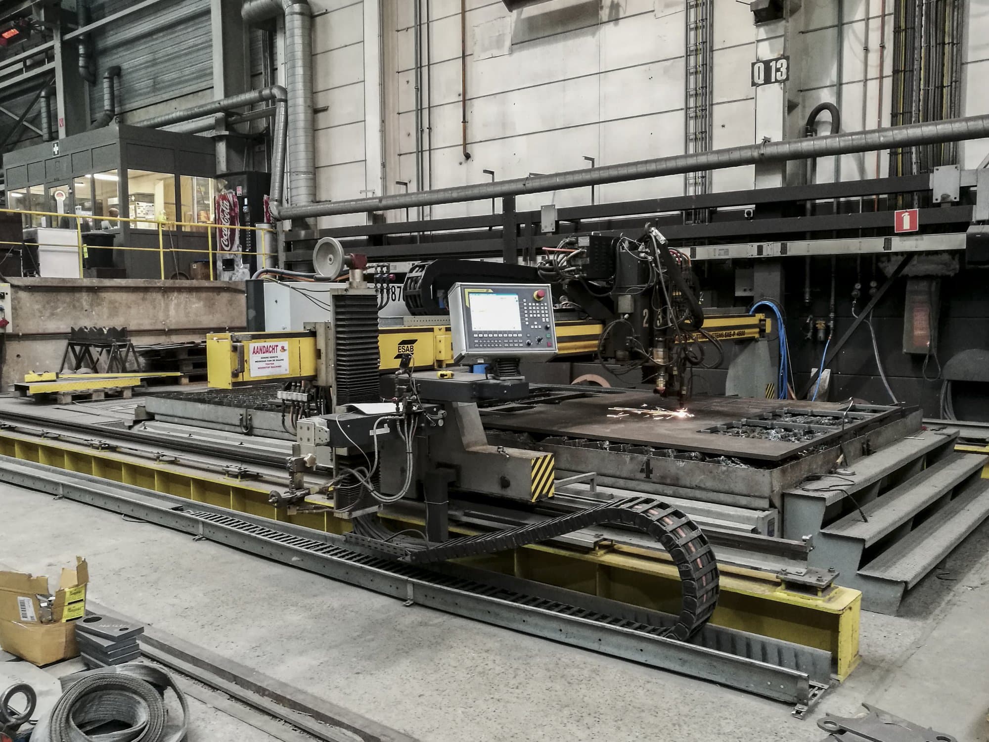 Makine ESAB - Sağdan görünüm SUPRAREX SXE-P 4500