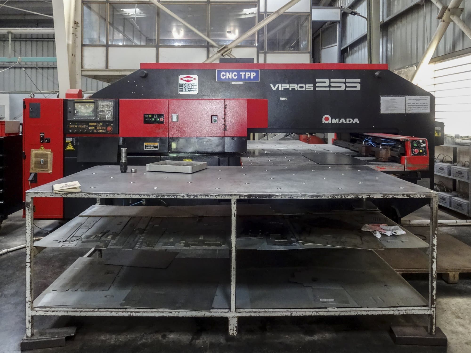 Makine AMADA - Önden görünüm Vipros 255