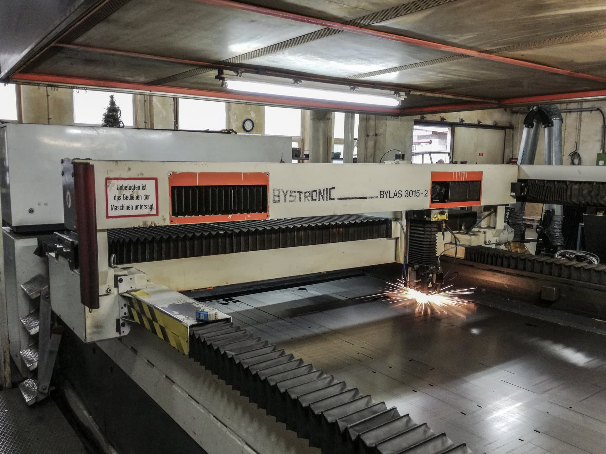 Makine 1 Bystronic - Sol görünüm Bylas 3015-2